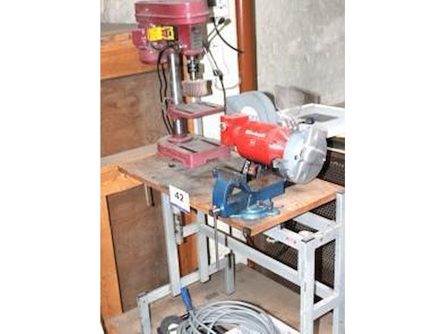 Werktafel vv koomboormachine, 2 steenslijpmachine einhell en bankschroef - afbeelding 1 van  3