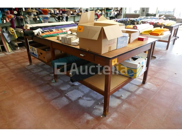 Werktafels met bodemschap - afbeelding 1 van  3