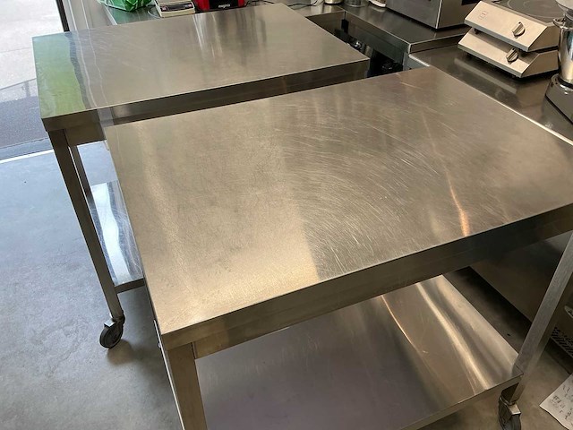 Werktafels rvs horeca met en zonder wielen (4x) - afbeelding 2 van  6