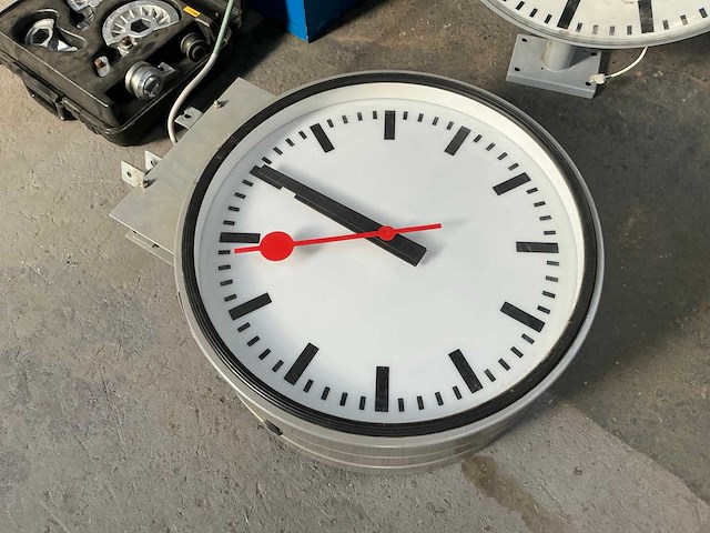 Westerstand dubbelzijdige stationsklok - afbeelding 2 van  5