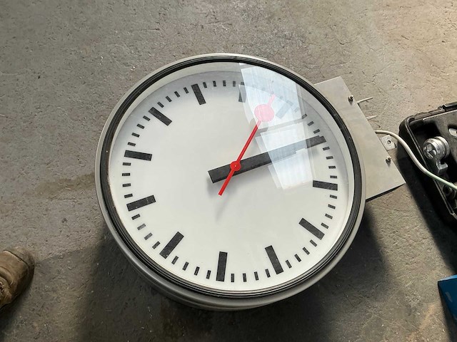 Westerstand dubbelzijdige stationsklok - afbeelding 3 van  5