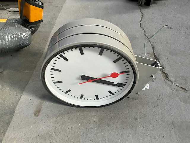 Westerstand dubbelzijdige stationsklok - afbeelding 5 van  5