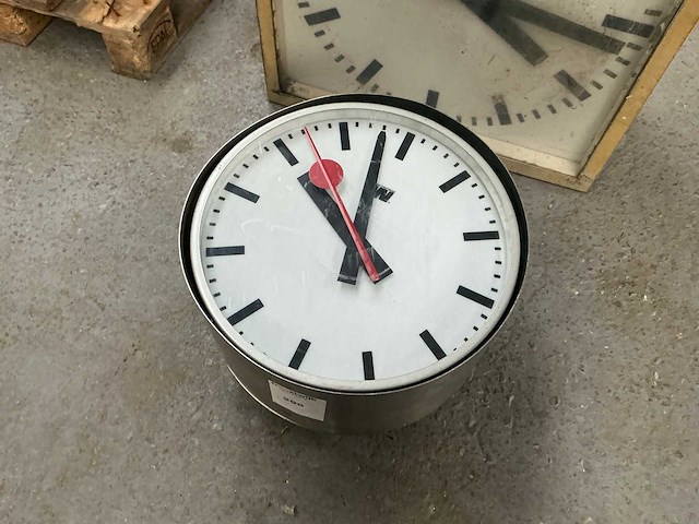 Westerstrand ronde stationsklok - afbeelding 1 van  4