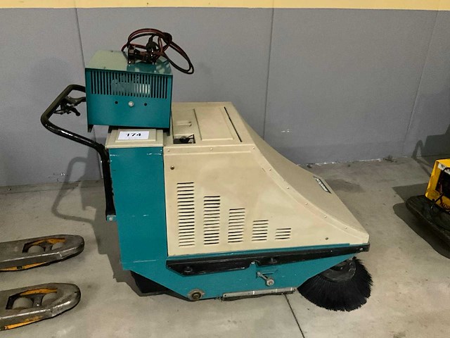 Wetrok kerwit 5000 e straatveegmachine - afbeelding 4 van  11