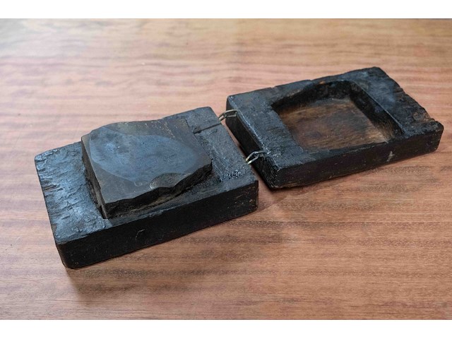 Wetsteen in houten doosje - afbeelding 2 van  2