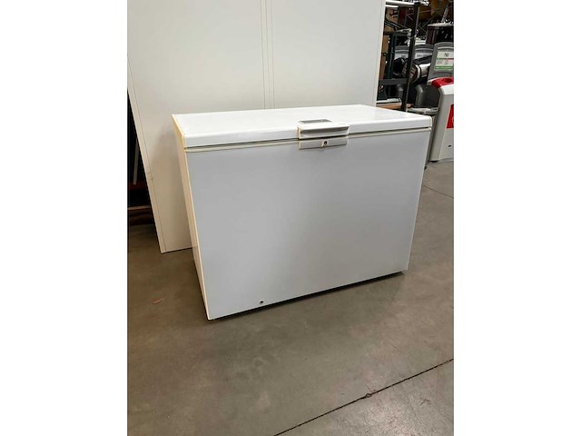 Whirlpool - whe22333 - diepvrieskist - vriezer - afbeelding 1 van  7