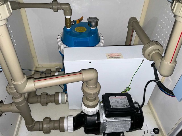 Whirlpool floating tank - afbeelding 10 van  12