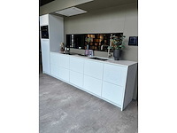 White tinta kitchen - afbeelding 1 van  4