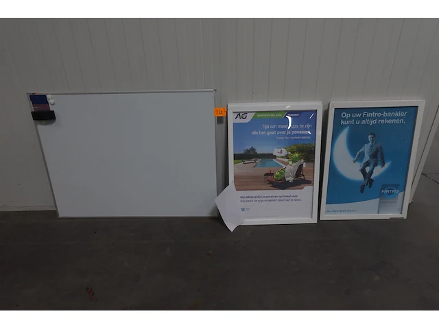 Whiteboard & 4x kader - afbeelding 1 van  6