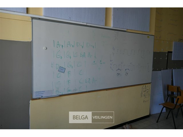 Whiteboard - afbeelding 1 van  3