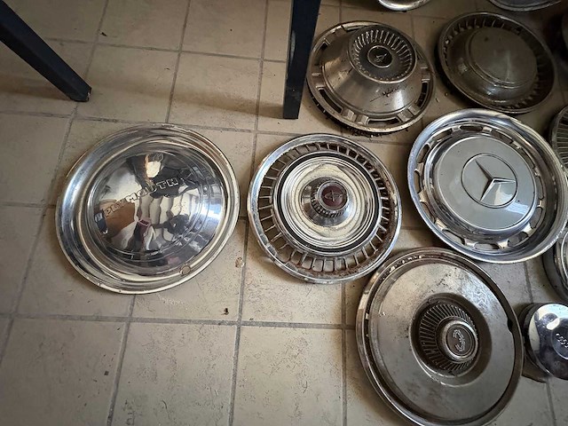 Wieldeksels oldtimers partij - parts (32x) - afbeelding 7 van  9