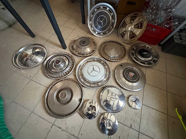 Wieldeksels oldtimers partij - parts (32x) - afbeelding 2 van  9