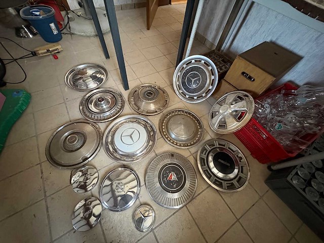 Wieldeksels oldtimers partij - parts (32x) - afbeelding 8 van  9