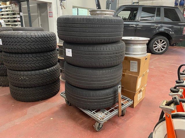 Wielen 4 stuks pirelli - afbeelding 1 van  4