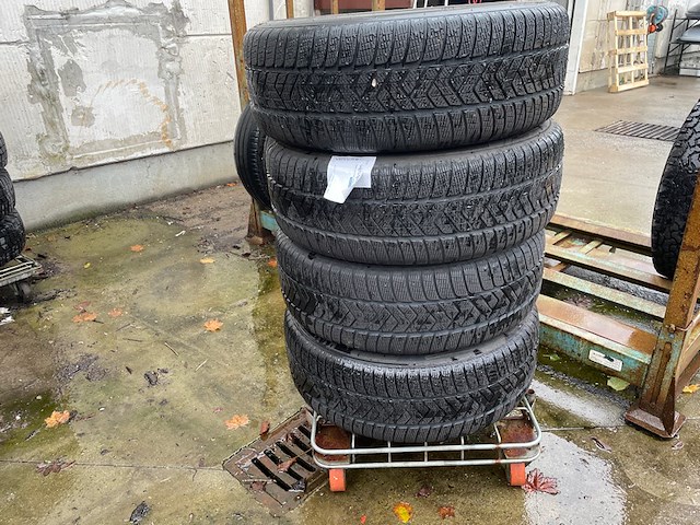 Wielen 4 stuks pirelli - afbeelding 1 van  4