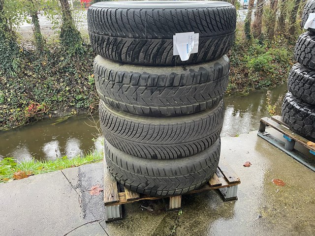 Wielen 4 stuks waaronder michelin en vredestein - afbeelding 1 van  3