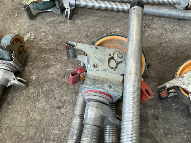 Wielen voor rolsteiger (4x) - afbeelding 3 van  4