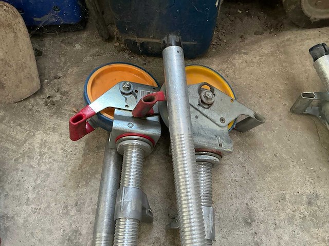 Wielen voor rolsteiger (4x) - afbeelding 3 van  4