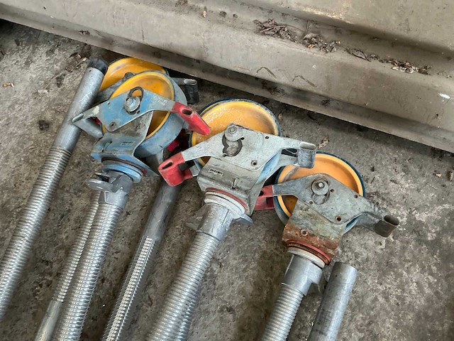 Wielen voor rolsteiger (8x) - afbeelding 5 van  5