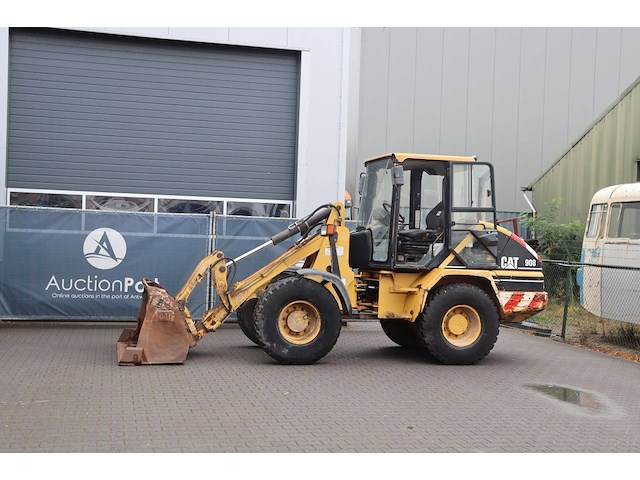 Wiellader caterpillar 908 diesel - afbeelding 1 van  1