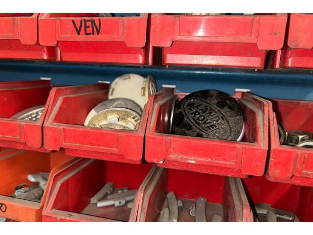 Wieltoebehoren in rekje - afbeelding 3 van  5