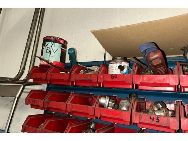 Wieltoebehoren in rekje - afbeelding 4 van  5