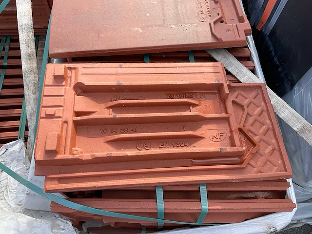 Wienerberger koramic vauban vlakke dakpannen - afbeelding 4 van  4