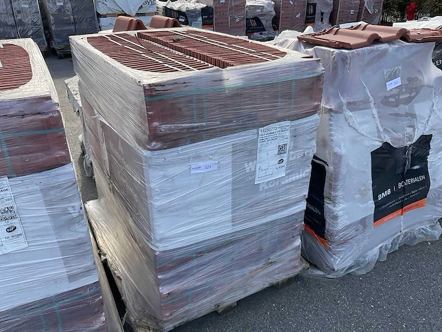 Wienerberger koramic vauban vlakke dakpannen - afbeelding 1 van  4