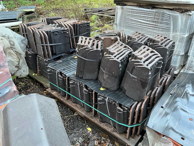 Wienerberger postel 20 partij dakpannen - afbeelding 1 van  3