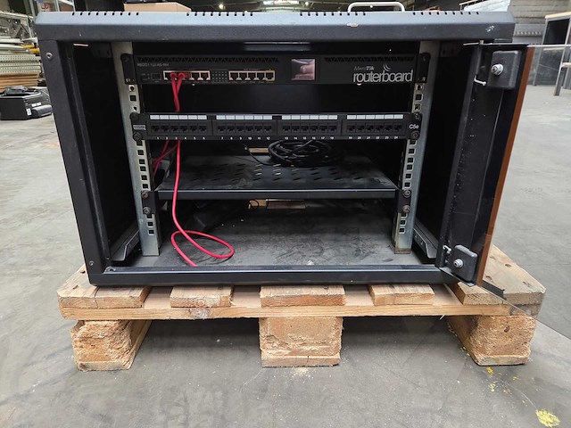 Wifi, router & switches - afbeelding 1 van  4