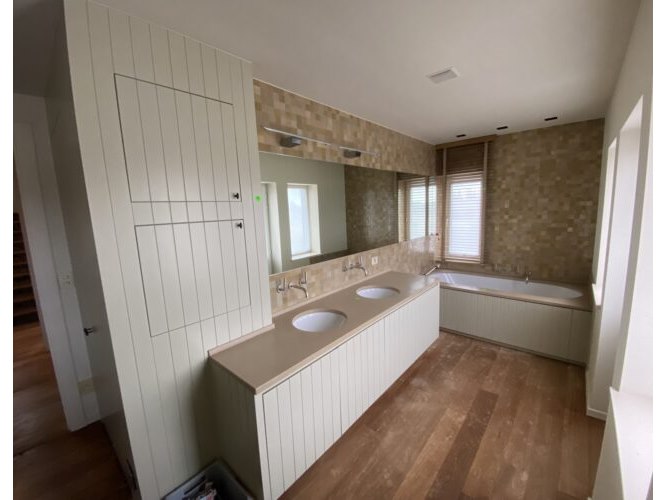 Wij strippen dit gebouw (zelf uit te breken) - ardooie