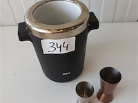 Wijnkoeler braun en maatbekers - afbeelding 3 van  3