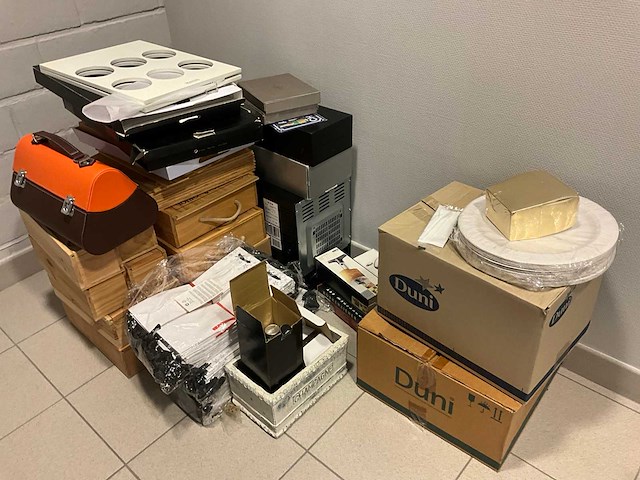 Wijnkoelkast en diverse accesoires - afbeelding 1 van  19