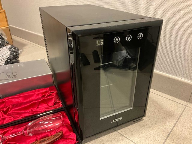 Wijnkoelkast en diverse accesoires - afbeelding 13 van  19