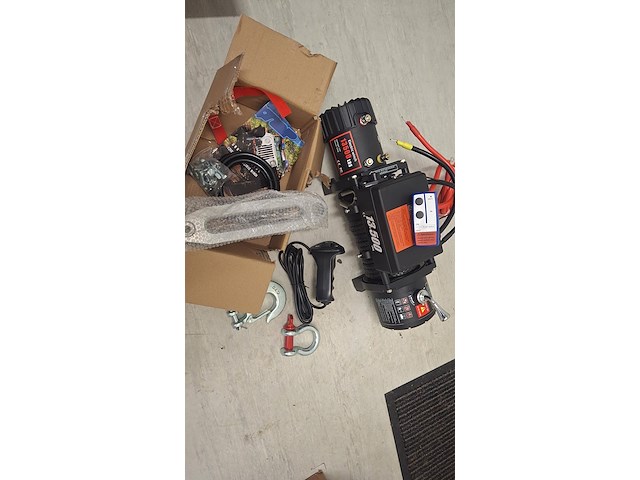 Winche elektrisch 6120kg nieuw - afbeelding 1 van  1