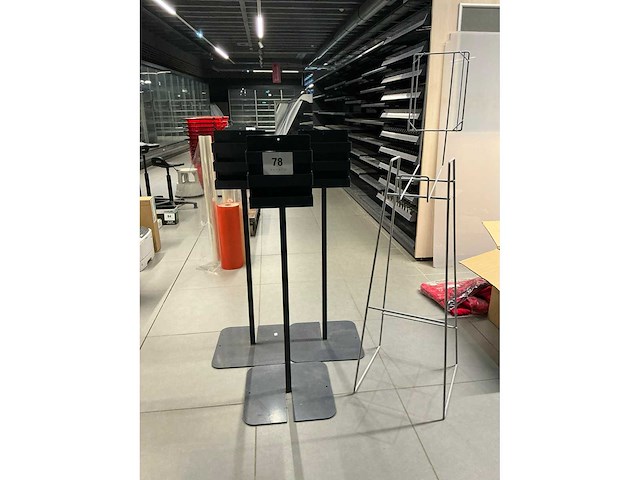 Winkel meubilair (4x) - afbeelding 1 van  4