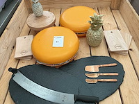 Winkel presentatie houten bak met inhoud - afbeelding 2 van  2