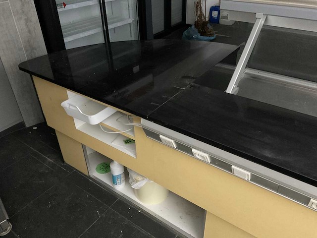 Winkel toonbank en achteropbouw - afbeelding 16 van  29