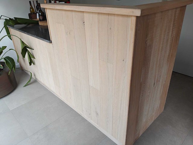 Winkel toonbank: hout met granieten werkblad - afbeelding 1 van  6