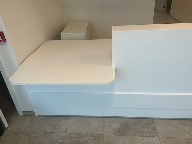 Winkel toonbank met 2 ladeblokken op wieltjes - afbeelding 3 van  11