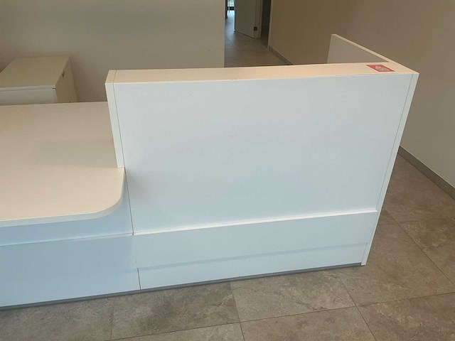 Winkel toonbank met 2 ladeblokken op wieltjes - afbeelding 4 van  11