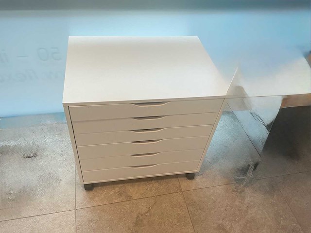 Winkel toonbank met 2 ladeblokken op wieltjes - afbeelding 7 van  11