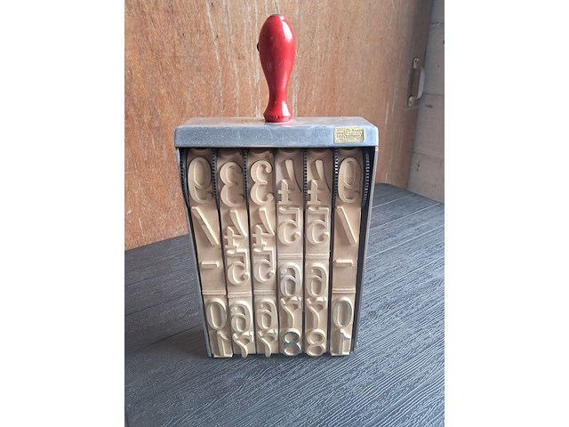 Winkeldisplay stempel h 430mm b 210mm d 100mm - afbeelding 1 van  6
