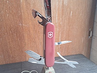 Winkeldisplay zwitsers mes in werkende staat met bewegende onderdelen h 900mm b 600mm d 150mm - afbeelding 1 van  6