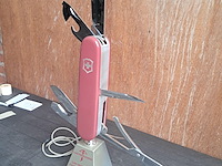 Winkeldisplay zwitsers mes in werkende staat met bewegende onderdelen h 900mm b 600mm d 150mm - afbeelding 5 van  6