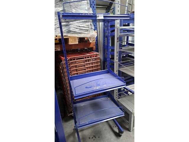 Winkelrek 62b x42d x 170h op wielen - afbeelding 1 van  4