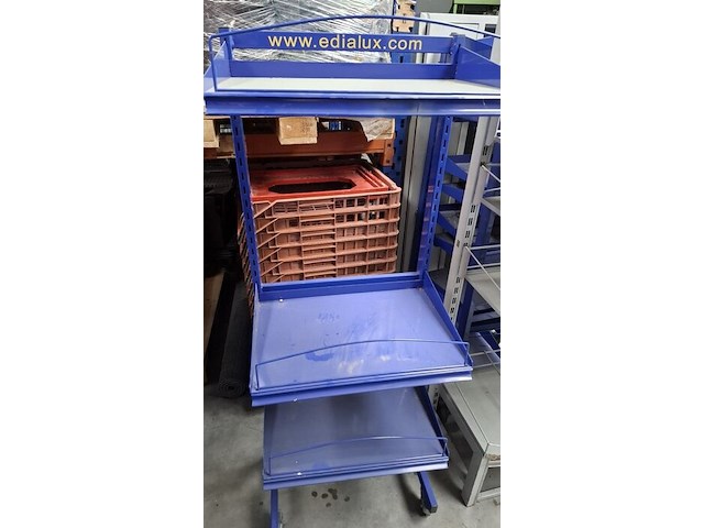 Winkelrek 62b x42d x 170h op wielen - afbeelding 2 van  4