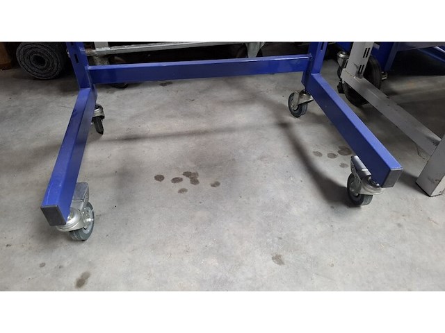 Winkelrek 62b x42d x 170h op wielen - afbeelding 3 van  4