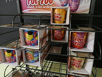 Winkelrekje met 14 koffiekopjes + kartonnen display - afbeelding 2 van  5