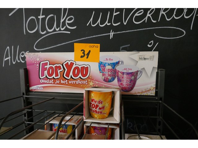 Winkelrekje met 14 koffiekopjes + kartonnen display - afbeelding 4 van  5
